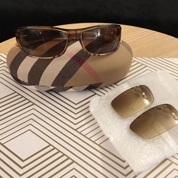 Vintage Burberry Shades with Interchangeable lenses - Picture 1 of 10